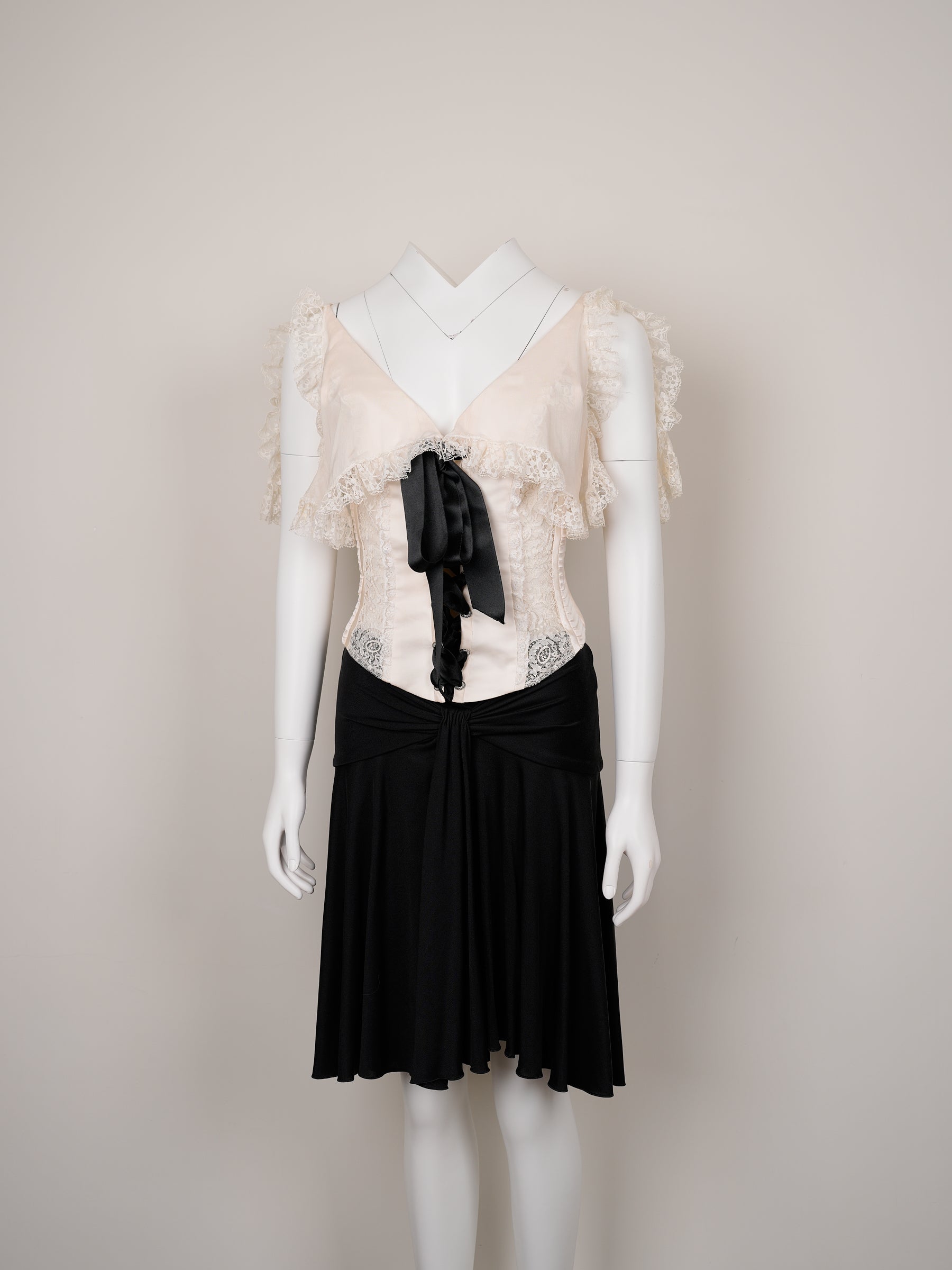 Valentino Spring/Summer 2004 Runway Angelic Ivory Lace Corset & Black Skirt Set - Pulled