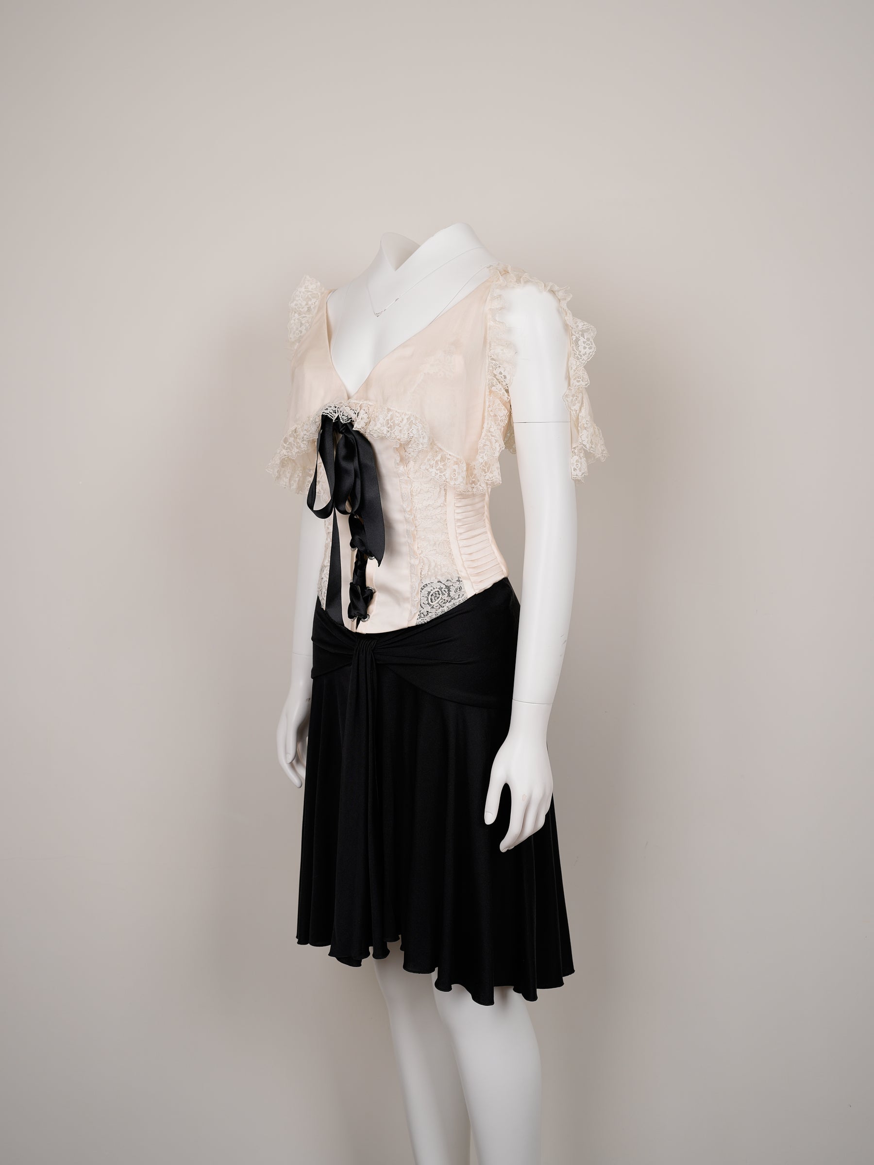 Valentino Spring/Summer 2004 Runway Angelic Ivory Lace Corset & Black Skirt Set - Pulled