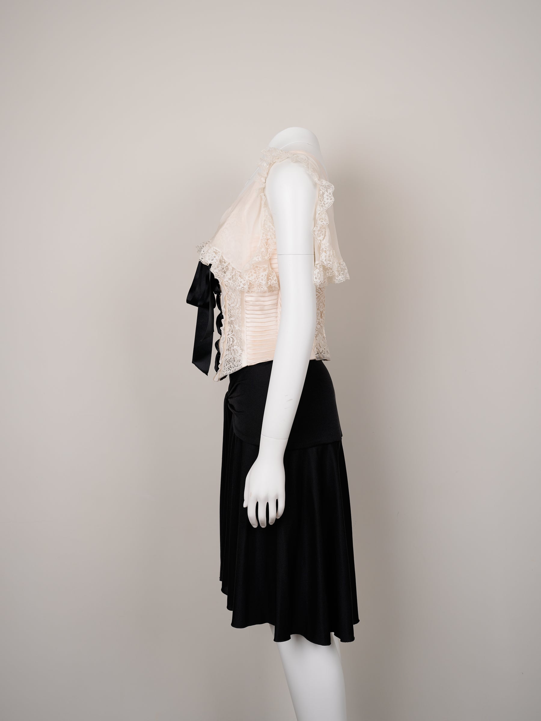 Valentino Spring/Summer 2004 Runway Angelic Ivory Lace Corset & Black Skirt Set - Pulled