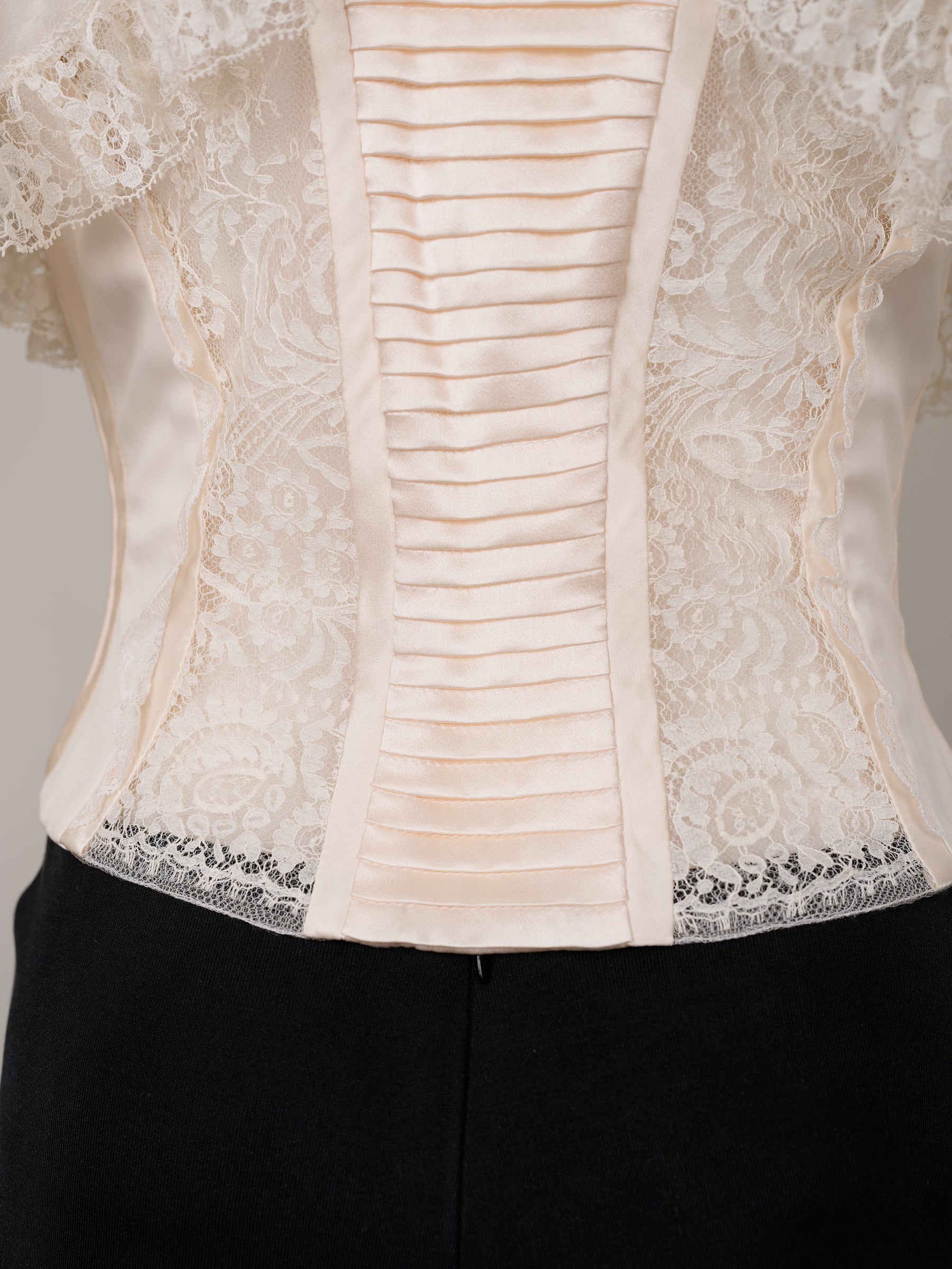 Valentino Spring/Summer 2004 Runway Angelic Ivory Lace Corset & Black Skirt Set - Pulled
