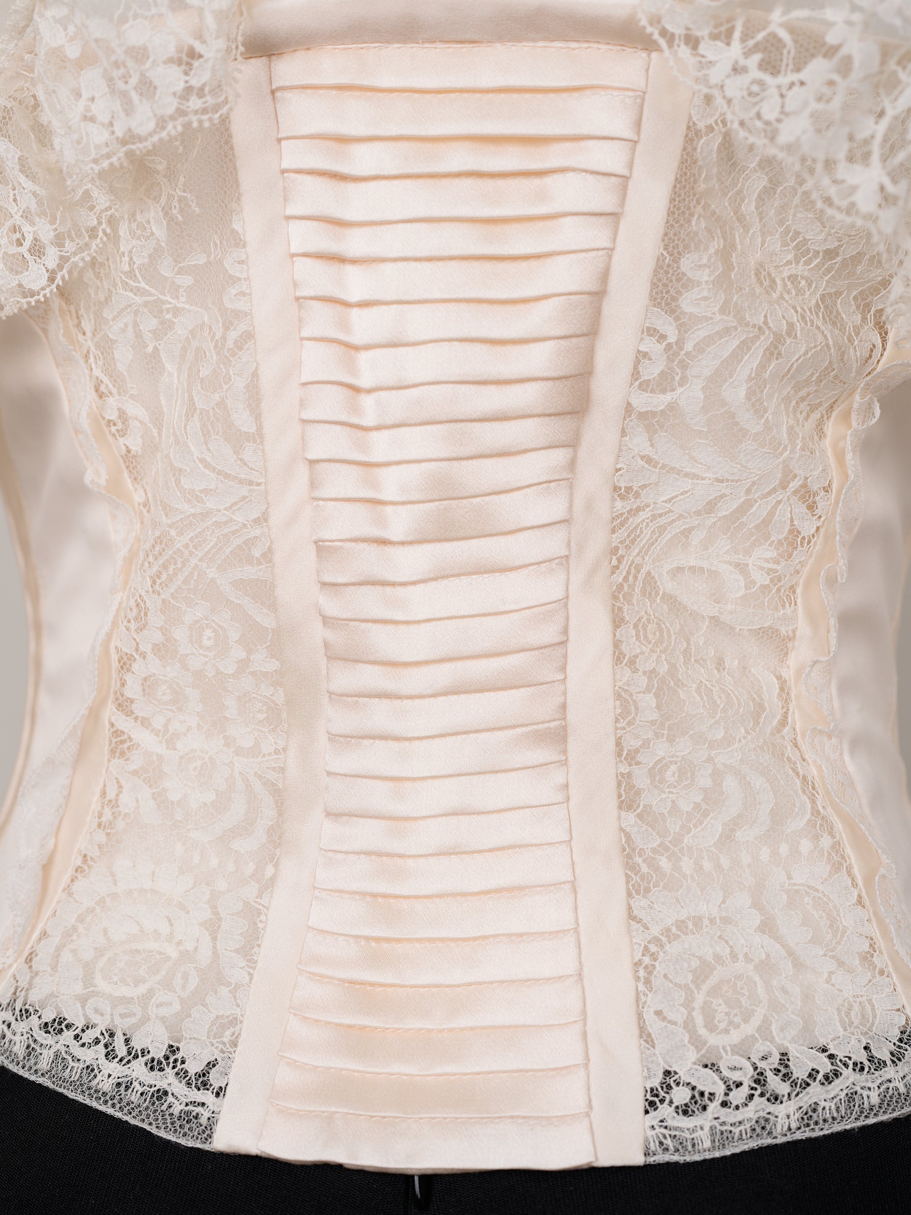 Valentino Spring/Summer 2004 Runway Angelic Ivory Lace Corset & Black Skirt Set - Pulled