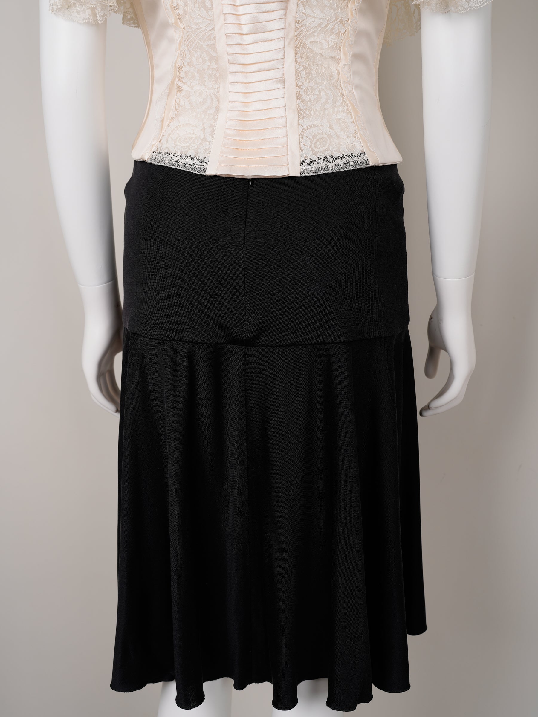 Valentino Spring/Summer 2004 Runway Angelic Ivory Lace Corset & Black Skirt Set - Pulled