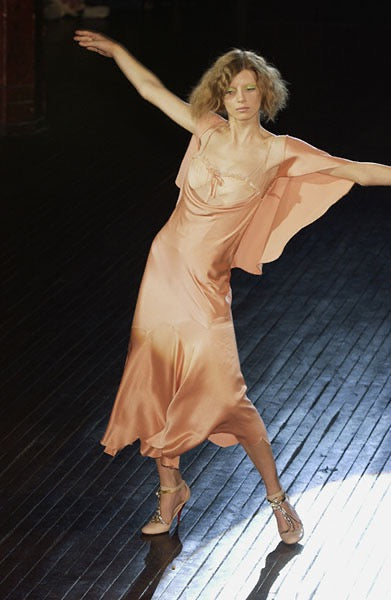 Alexander McQueen Spring/Summer 2004 "Deliverance" Runway Peach Silk Corseted Bias-cut Evening Dress and Capelet